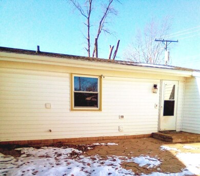 106 Pueblo Rd, Carpentersville, IL 60110 - photo 3