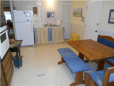 KITCHEN /DINING