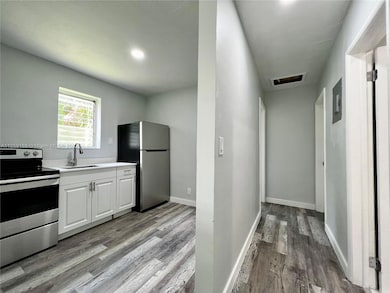 2318 Freedom St unit 8, Hollywood, FL 33020 - photo 5