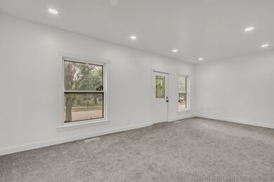 533 E 5th St, Claremore, OK 74017 - photo 4