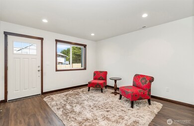 9534 Holly Dr unit B, Everett, WA 98204 - photo 2