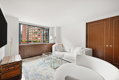 Zeckendorf Towers unit U9C, New York, NY 10003 - photo 2