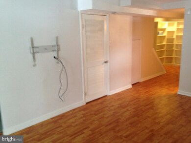 27 W Taylor Run Pkwy, Alexandria, VA 22314 - photo 2