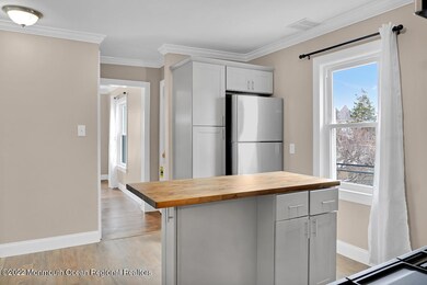 970 Bond St-7