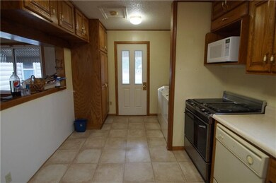 907 W 8th St N, Newton, IA 50208 - photo 7