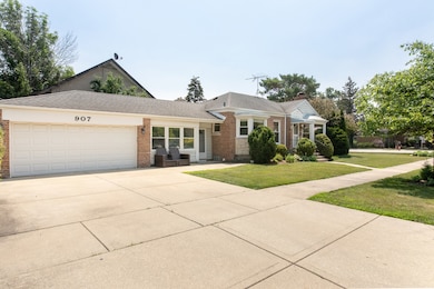 907 Wilkinson Pkwy, Park Ridge, IL 60068 - photo 2