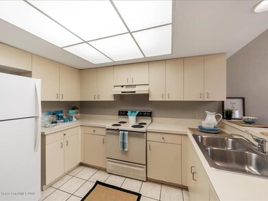 10-Kitchen_2