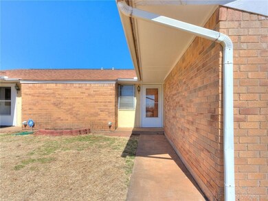 1017 Swan Lake Ct, Edmond, OK 73003 - photo 3