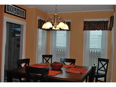 Dining Room. Bright Dining Room
