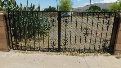 2505 Eastridge Dr unit 3, Alamogordo, NM 88310 - photo 2