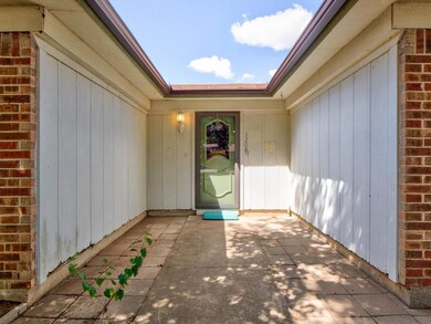 1208 Wedgewood Dr, Cleburne, TX 76033 - photo 3