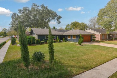 16822 Hibiscus Ln, Friendswood, TX 77546 - photo 2