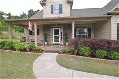The landscaping at this property is nice and clean