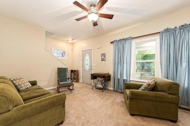 7 -622 Sheldon Living Rm 3