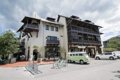 78 N Barrett Square