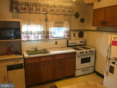 378 Wembley Rd, Upper Darby, PA 19082 - photo 3