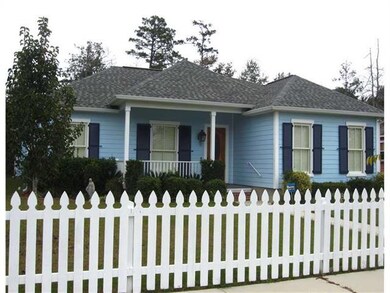 Photo. Gorgeous Neighborhood with Picket Fences...