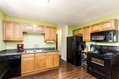 Oak cabinets, laminate counters