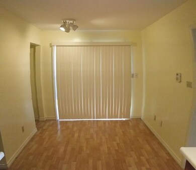 8 Kitchen Dining Area