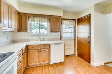 1438 Evaline Dr Columbus OH-small-011-01