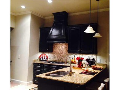 Kitchen. Granite counter tops, Glass tile backspla