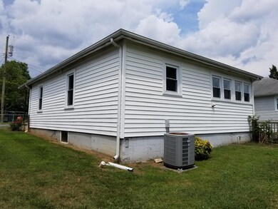 114 Lark St, Bristol, TN 37620 - photo 3