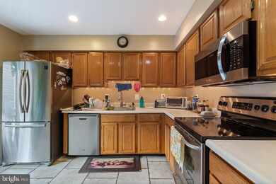 12293 Wye Oak Commons Cir unit 100, Burke, VA 22015 - photo 4
