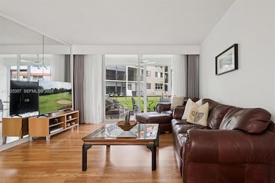 9511 N Hollybrook Lake Dr unit 108, Pembroke Pines, FL 33025 - photo 6