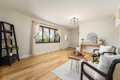 S_-_330_W_Columbus_St_-_009