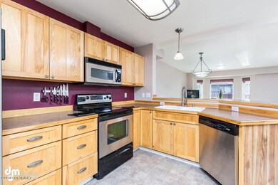 Kitchen w/Breakfast Bar
