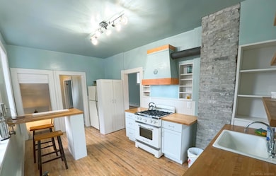 806 Pine St, Calumet, MI 49913 - photo 7