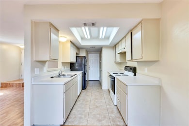 8806 Springmail Cir unit B, Austin, TX 78729 - photo 3