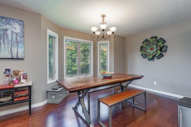 Eat-in Kitchen