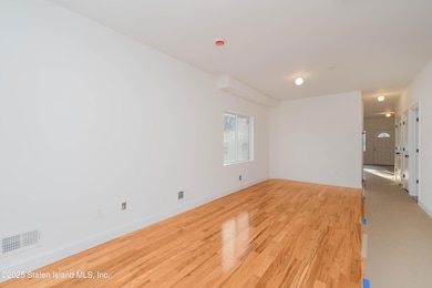 209 Nicholas Ave, Staten Island, NY 10302 - photo 4