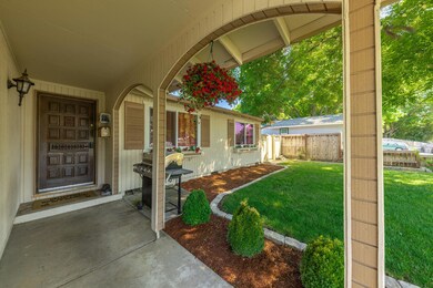 1045 Freeman Rd, Central Point, OR 97502 - photo 4