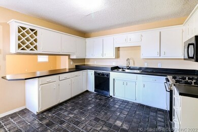 313 N Cedar St, Jenks, OK 74037 - photo 5