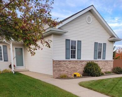 701 Leeward Ln unit 701, Oregon, WI 53575 - photo 2