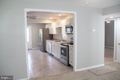 37 Stabilizer Dr, Middle River, MD 21220 - photo 3