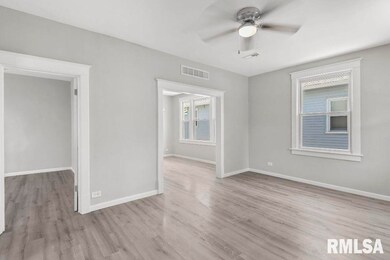 926 Broadway St, Lincoln, IL 62656 - photo 4