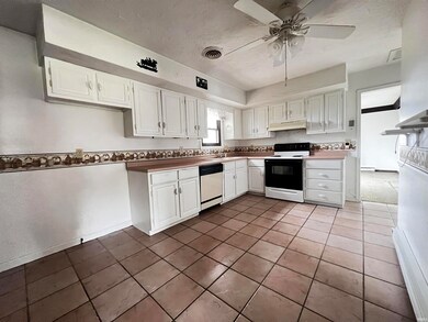 1213 Cadillac Dr W, Kokomo, IN 46902 - photo 5