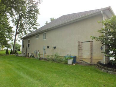 6272 Marias Point Ln, Columbus, OH 43213 - photo 3