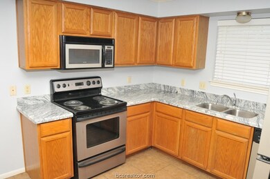 2100 Southwood Dr unit 10, College Station, TX 77840 - photo 6