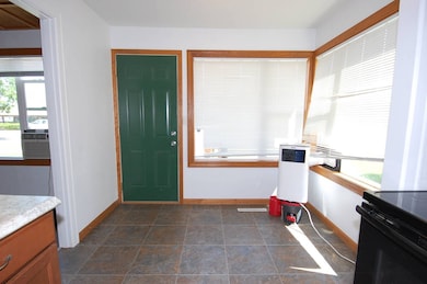 eating area in 211 unit - 211