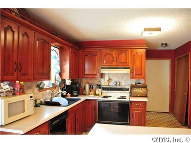 Kitchen. Cabientry in excellent condition, large c