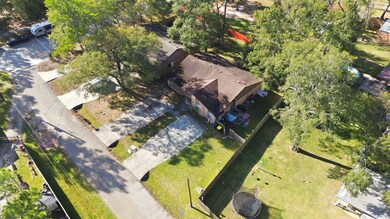 215 Lazy Ln, Conroe, TX 77301 - photo 3