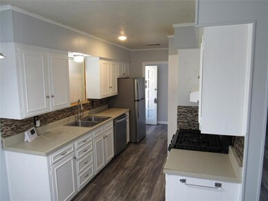 1914 Westwood Dr, Denton, TX 76205 - photo 4