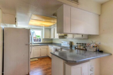 Kitchen (2)
