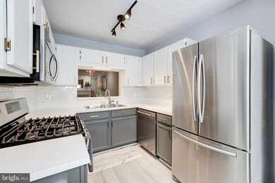 21803 Baldwin Square, Sterling, VA 20164 - photo 6