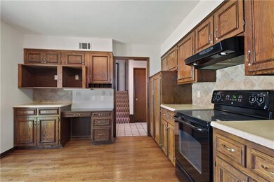 12135 W 100th St, Lenexa, KS 66215 - photo 7