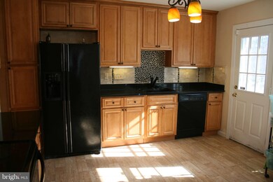 8917 Burbank Rd, Annandale, VA 22003 - photo 3